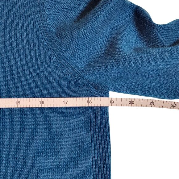 Halogen Cashmere Sweater Womens Medium Teal Crew Neck Hi/Low Hem Classic - Picture 8 of 9